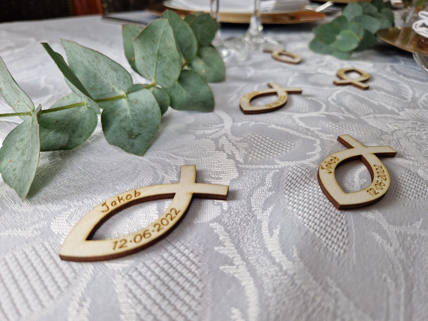 Personalisierte Tischdeko - Fische aus Holz mit Gravur für Taufe / Kommunion / Konfirmation