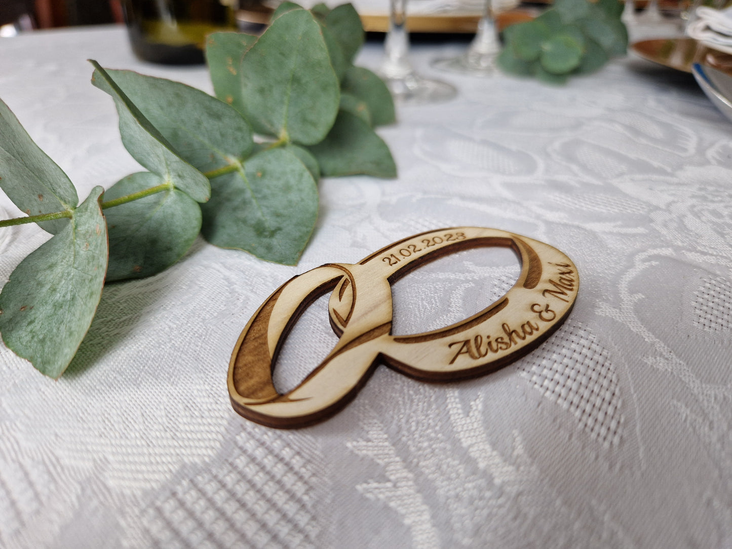 Personalisierte Tischdeko - Ringe aus Holz mit Gravur für Taufe / Kommunion / Konfirmation