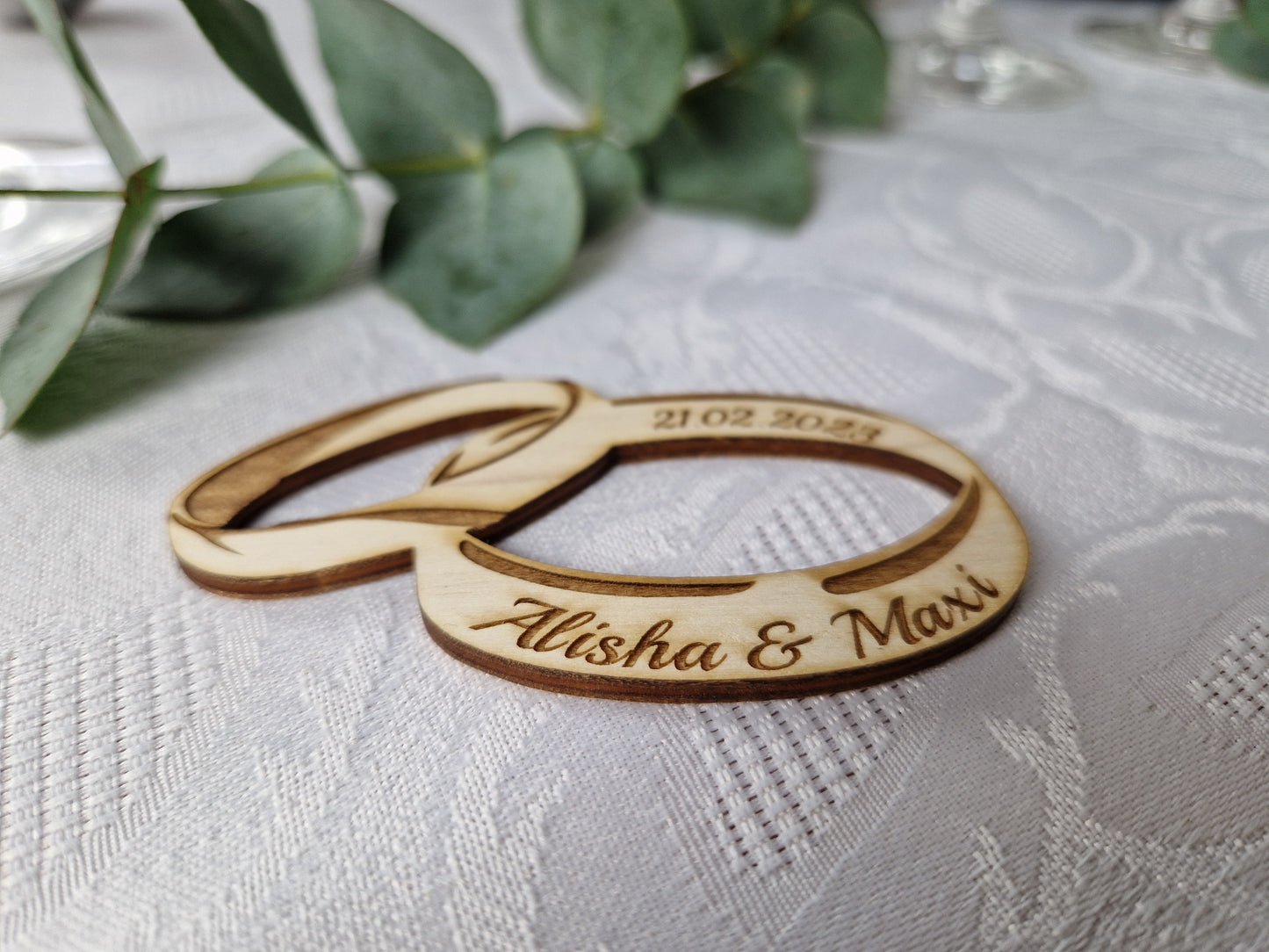 Personalisierte Tischdeko - Ringe aus Holz mit Gravur für Taufe / Kommunion / Konfirmation