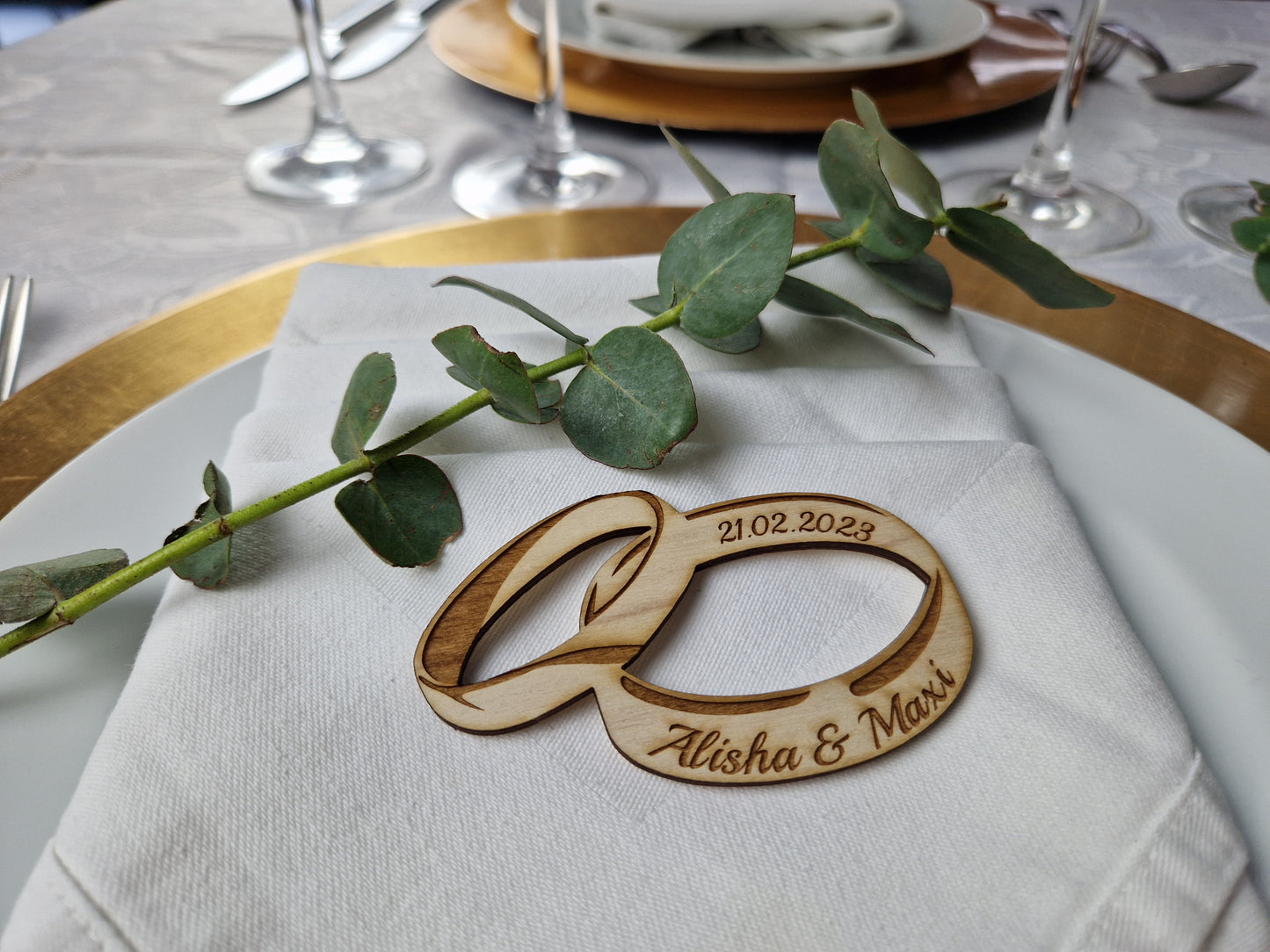 Ringe aus Holz personalisiert für Hochzeit