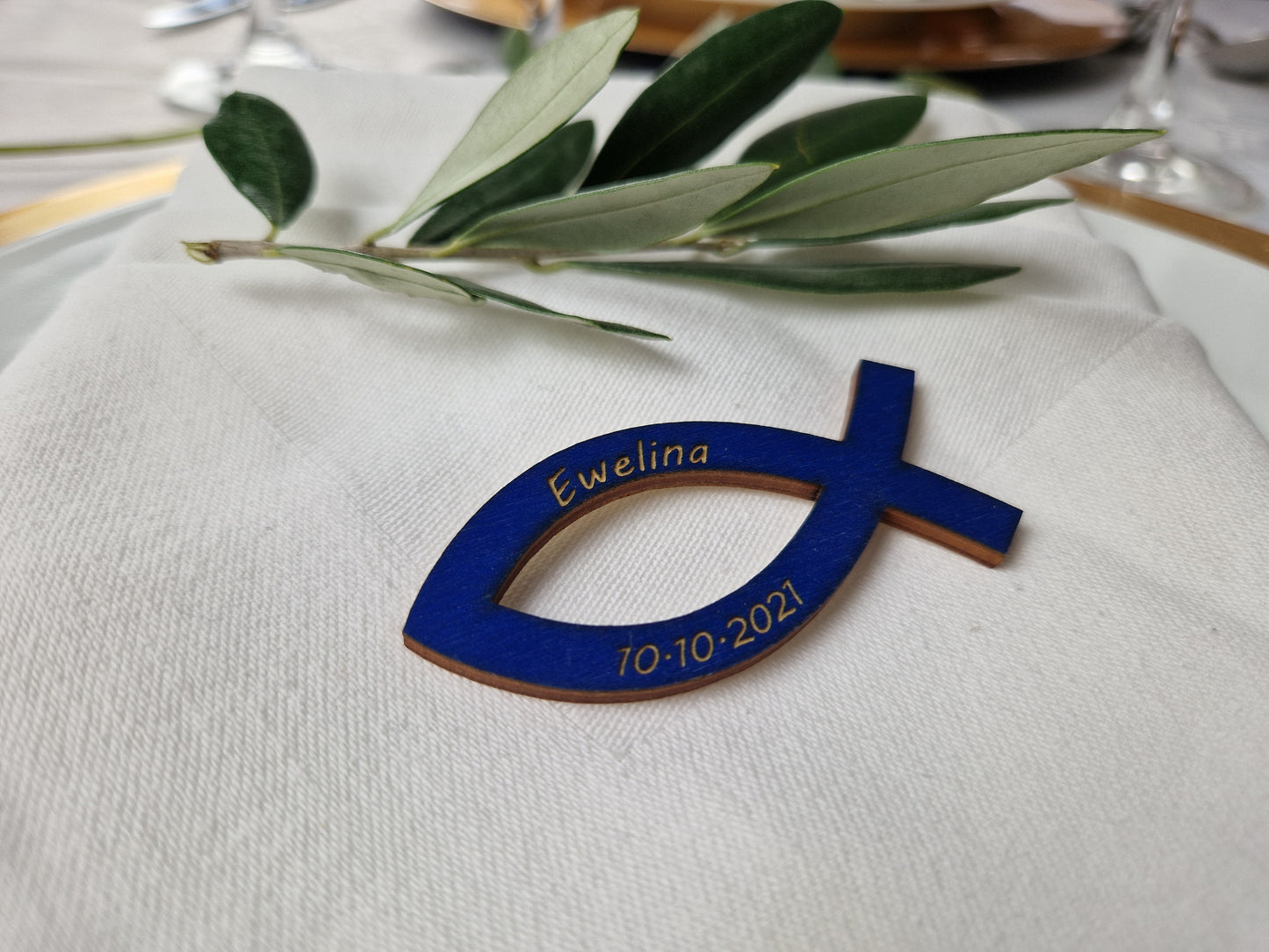 Personalisierte Tischdeko - Fische aus Holz blau mit Gravur für Taufe / Kommunion / Konfirmation