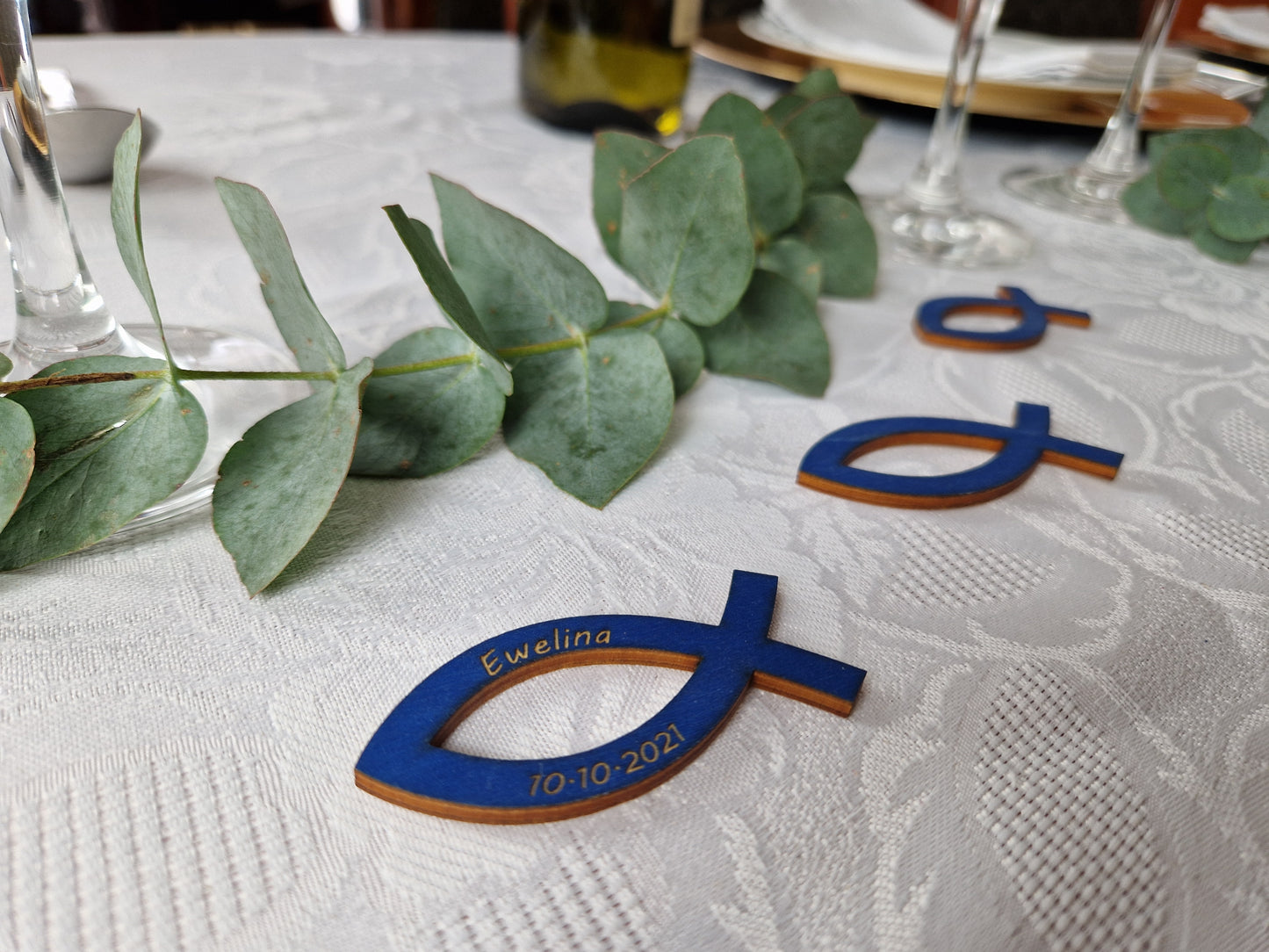 Personalisierte Tischdeko - Fische aus Holz blau mit Gravur für Taufe / Kommunion / Konfirmation