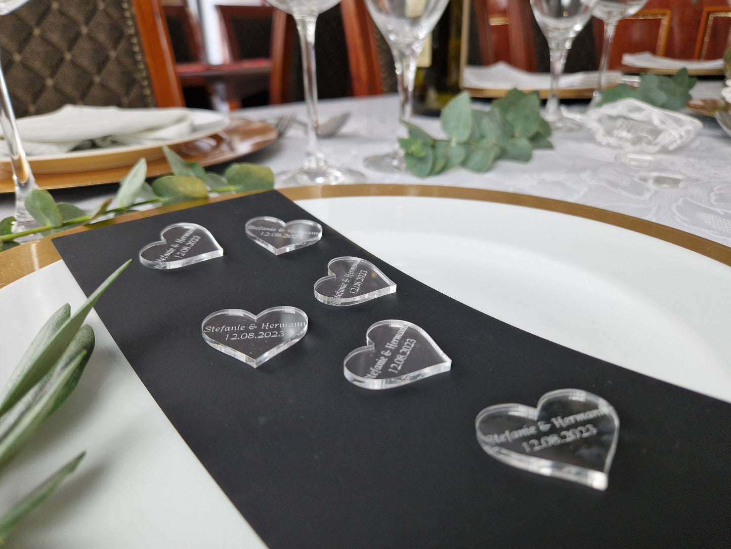 Personalisierte Tischdeko - Herzen aus Acrylglas mit Gravur für Hochzeit / Taufe / Kommunion / Konfirmation
