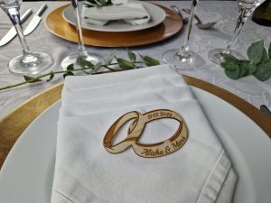 Ringe aus Holz personalisiert für Hochzeit