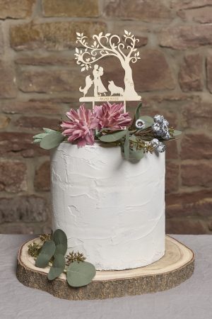 Personalisierte Caketopper für Hochzeiten oder Verlobung aus Holz Baum, Brautpaar, 2 zwei Hunden, Vornamen und Hochzeitsdatum